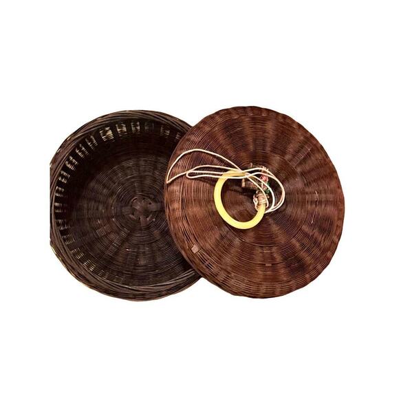 Vintage Chinese Sewing Basket with Peking Glass Bangle - Picture 3 of 6